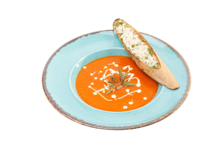 Supa crema de rosii si bruscheta cu mozzarella