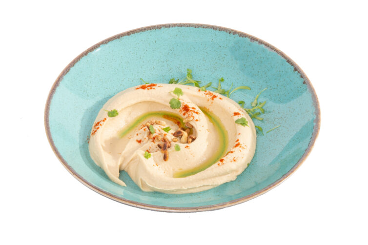 Hummus cu muguri de pin