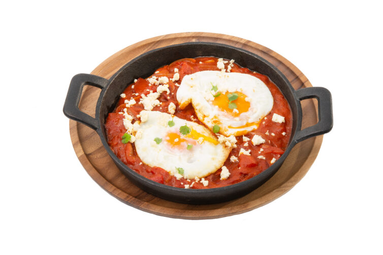 Shakshuka cu carnaciori si telemea
