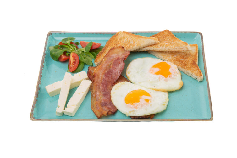 Ochiuri cu branza si bacon